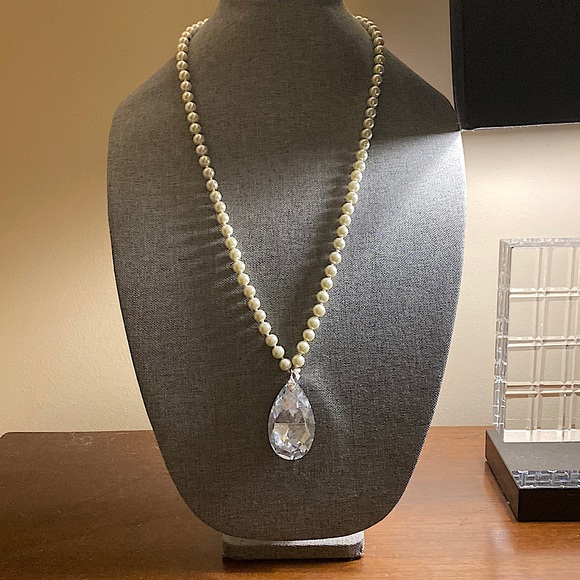 Affordable Fashion Finds Jewelry - Faux Pearl & Crystal Necklace